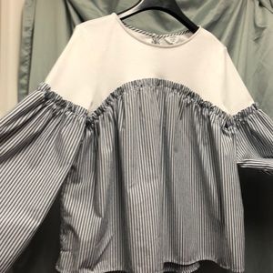 CROWN & IVY top - w/bell sleeves - Petite Small